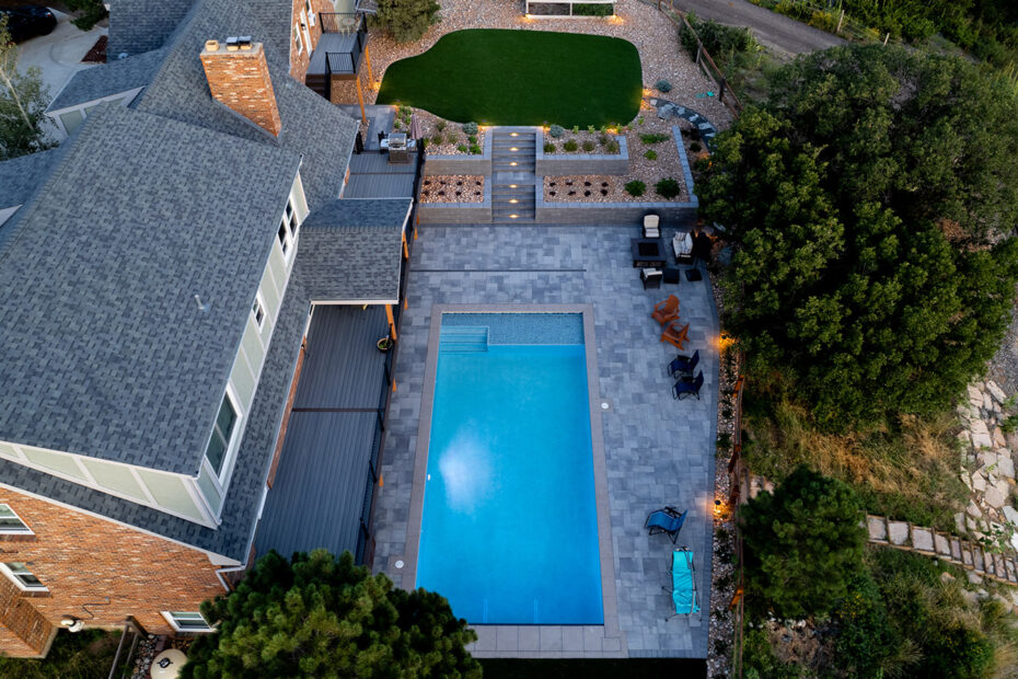 aerial view of a pool and pooldeck